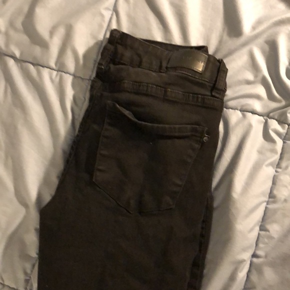 Tahari KELLY CLASSIC SKINNY BLACK JEANS WOMENS SIZE 6/28 GUC/NO TAG - Picture 5 of 6